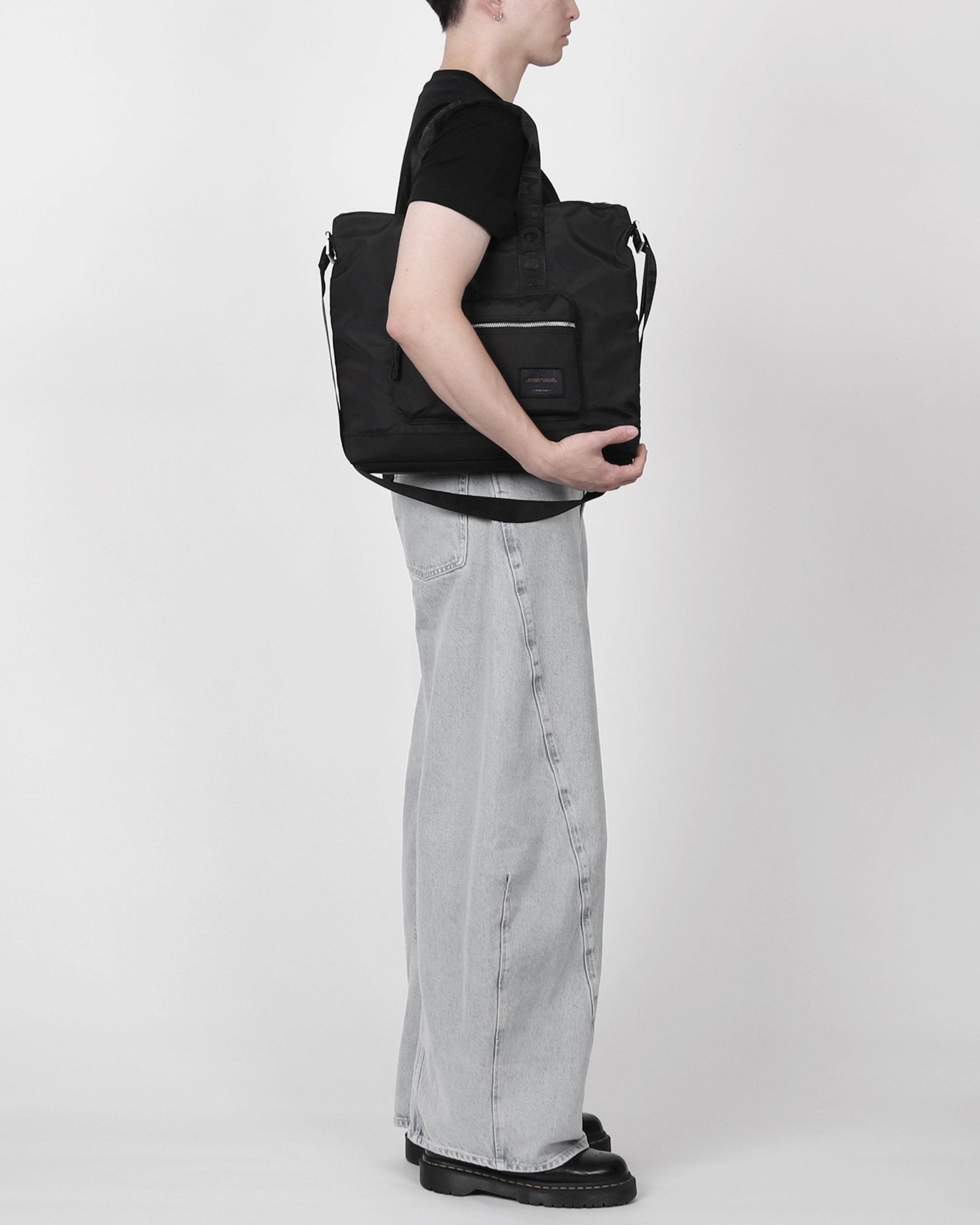 ICE LAPTOP TOTE - Planet Store 123